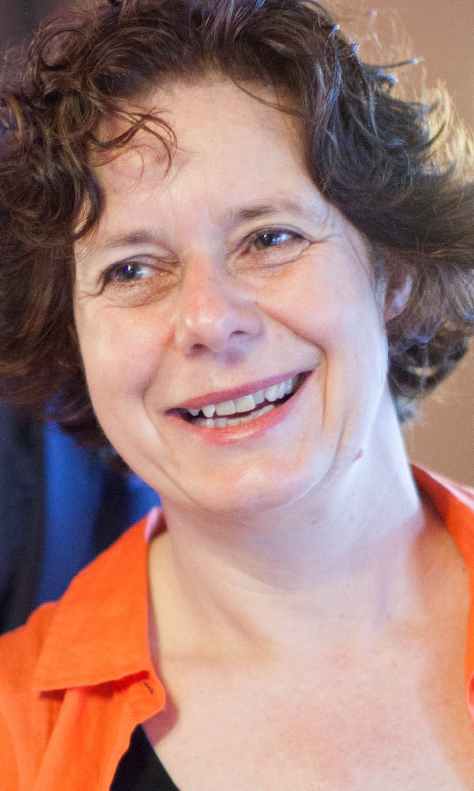 Portrait de Petra Mengeringhausen, souriante